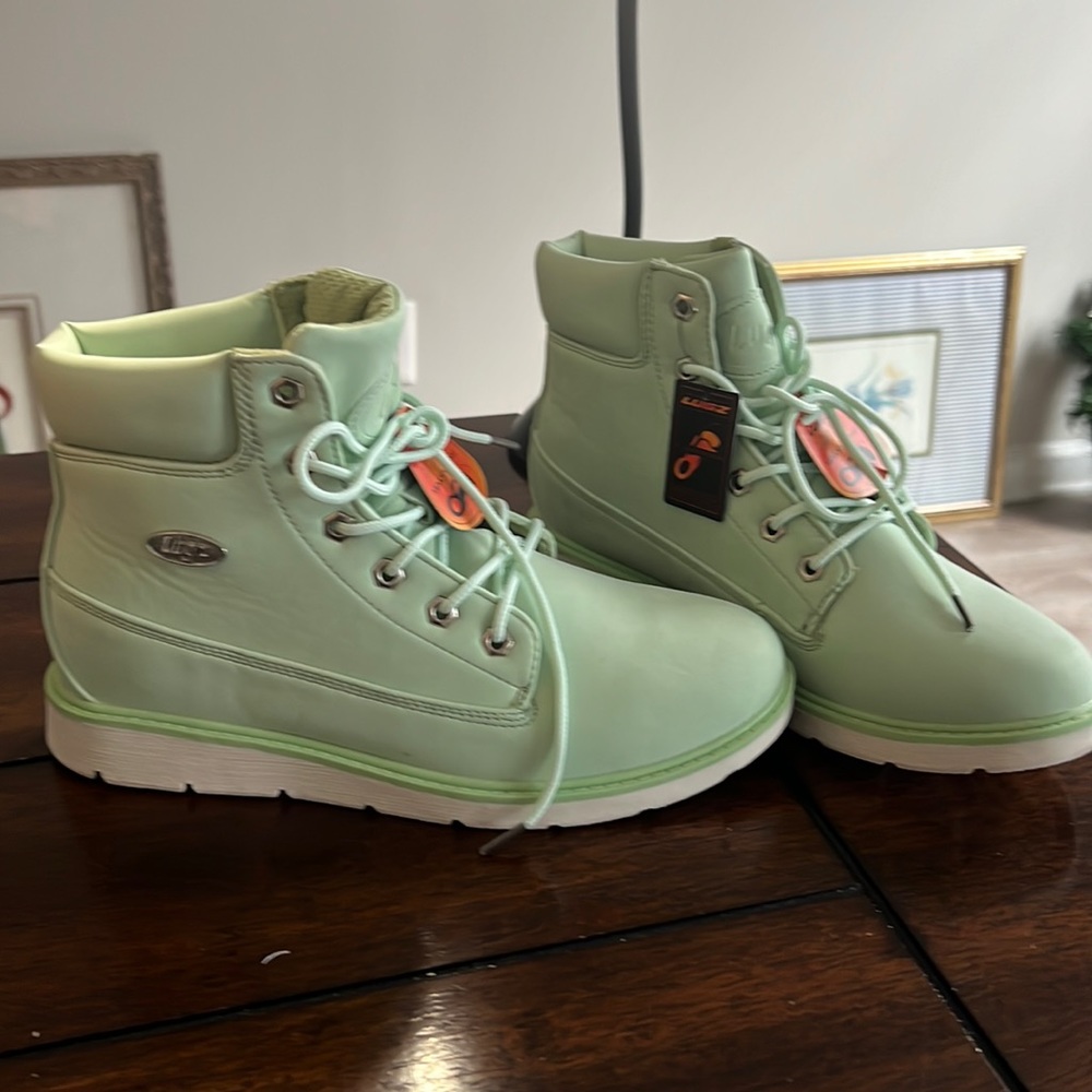 Brand new Lugz Flexasride 8.5 with memory foam